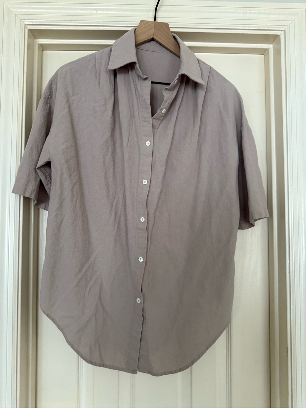 Short-Sleeve Button-Up Shirt in Taupe